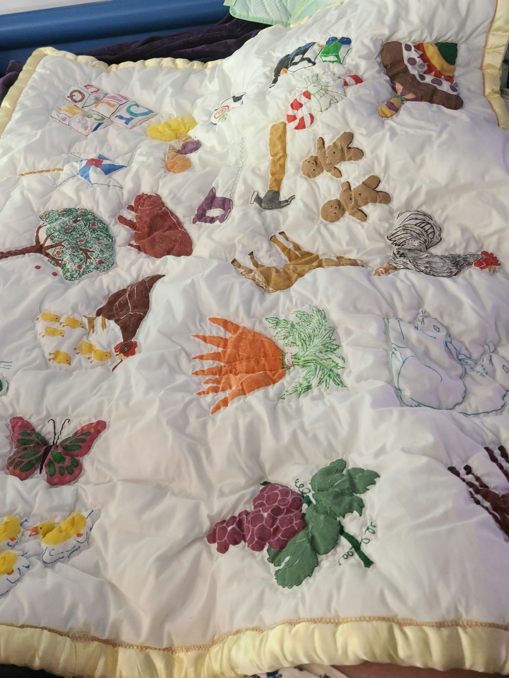 VINTAGE Handmade TRI-CHEM Type "Applique" Baby Quilt Blanket Farm Animals